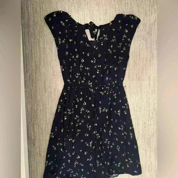 LC MEDIUM PLEATED NAVY FLORAL DRESS - Picture 4 of 12
